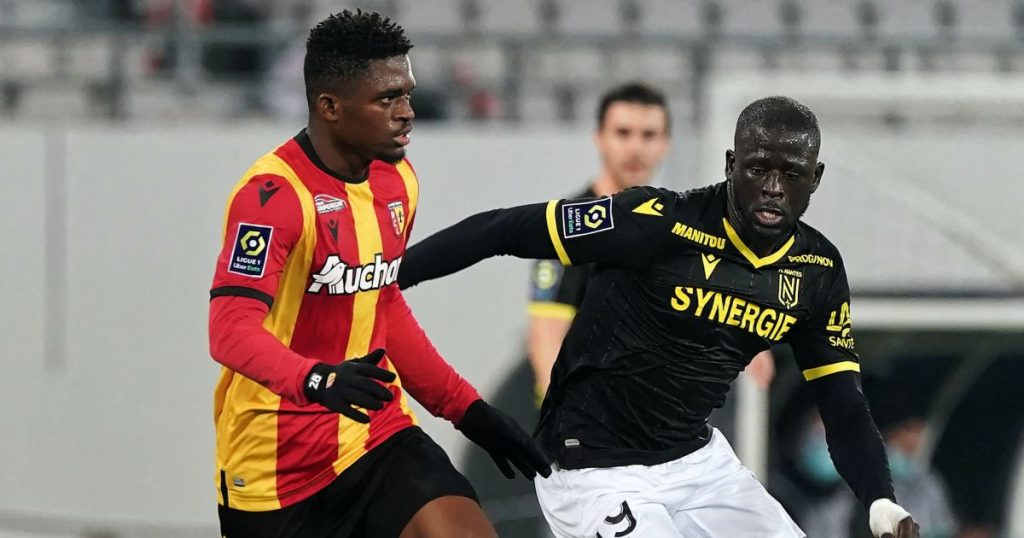 Cheick Doucoure of Lens (l) and Abdoulaye Toure of Nantes battle for possession