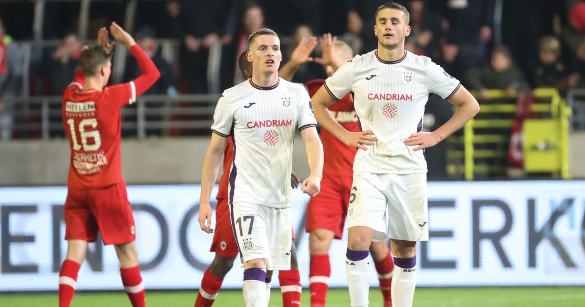 Former Stoke skipper Shawcross calls time on career after season-ending injury