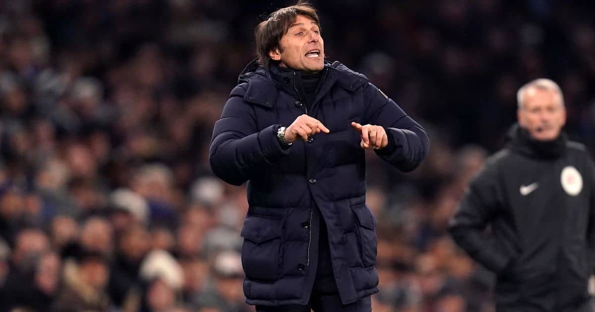 Conte begins team talk for Man Utd clash with strong